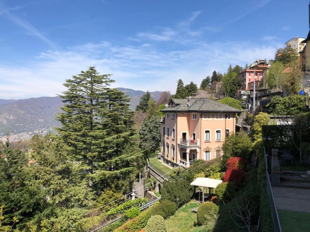 Il Nido Della Fenice Брунате Екстериор снимка